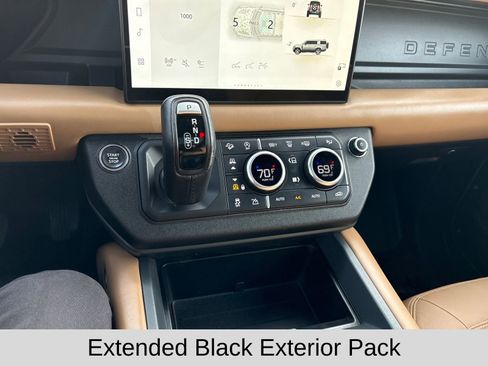 Used 2025 Land Rover Defender 130 X-Dynamic SE image 17