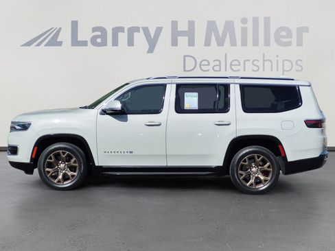 Used 2022 Jeep Wagoneer Series II AWD/4WD image 2