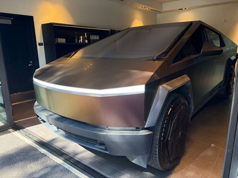 Used 2024 Tesla Cybertruck AWD Crew Cab image 1