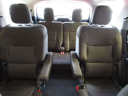 Certified 2023 Ford Explorer XLT RWD image 24