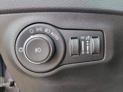 Used 2019 Jeep Compass Latitude image 21