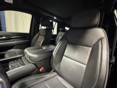 Used 2024 GMC Yukon Denali w/ Denali Reserve Package image 21