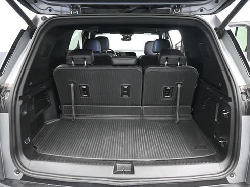 Used 2026 Chevrolet Traverse LT w/ Midnight/Sport Edition AWD/4WD image 6