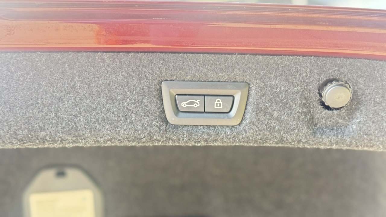 Used 2023 BMW 540i w/ Premium Package RWD image 18