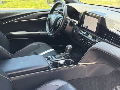 Used 2025 Toyota Camry SE w/ Convenience Package FWD image 10