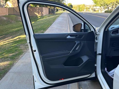 Used 2018 Volkswagen Tiguan S image 42