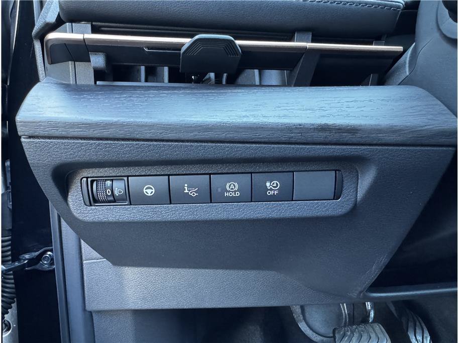 Used 2024 Nissan Ariya AWD image 26