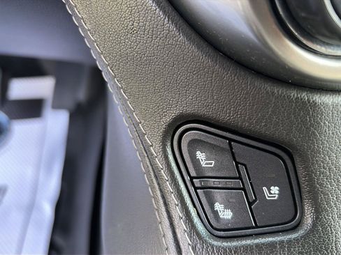Used 2019 Chevrolet Suburban Premier AWD/4WD image 22