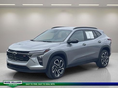 Used 2024 Chevrolet Trax RS image 3