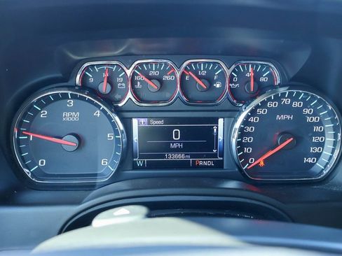 Used 2018 Chevrolet Suburban LT image 12