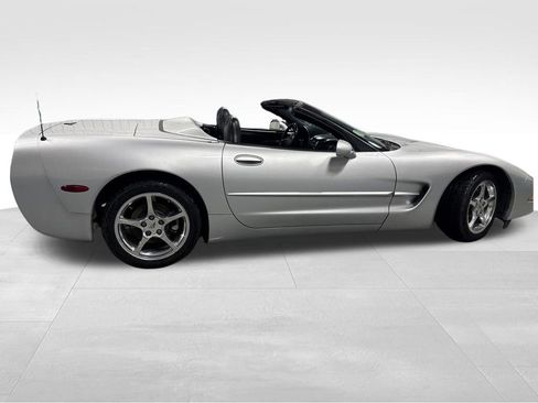 Used 2001 Chevrolet Corvette Convertible w/ Preferred Equipment Group2 image 40