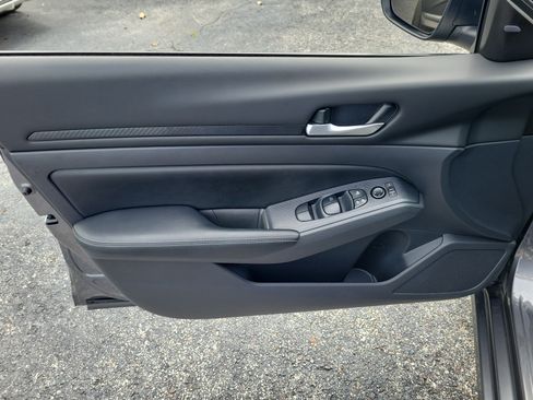 Certified 2025 Nissan Altima 2.5 SV FWD image 10