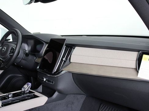 New 2026 Volvo XC90 T8 Plus w/ Protection Package Premier image 9