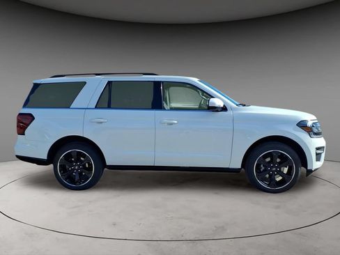 Used 2024 Ford Expedition Limited AWD/4WD image 10