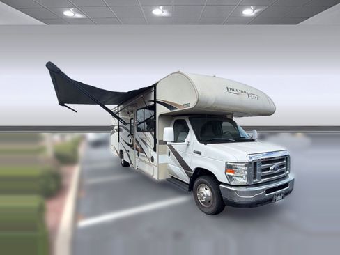 Used 2016 Ford E-450 and Econoline 450 Super Duty w/ Motorhome Prep Package image 4