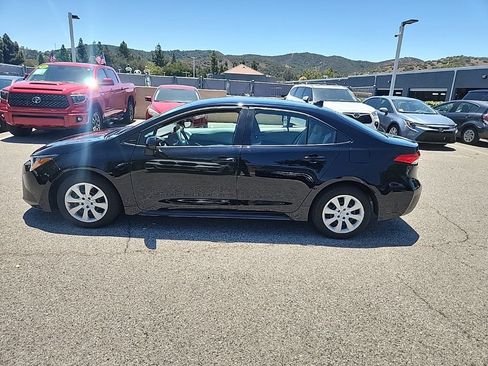 Used 2024 Toyota Corolla LE FWD image 2