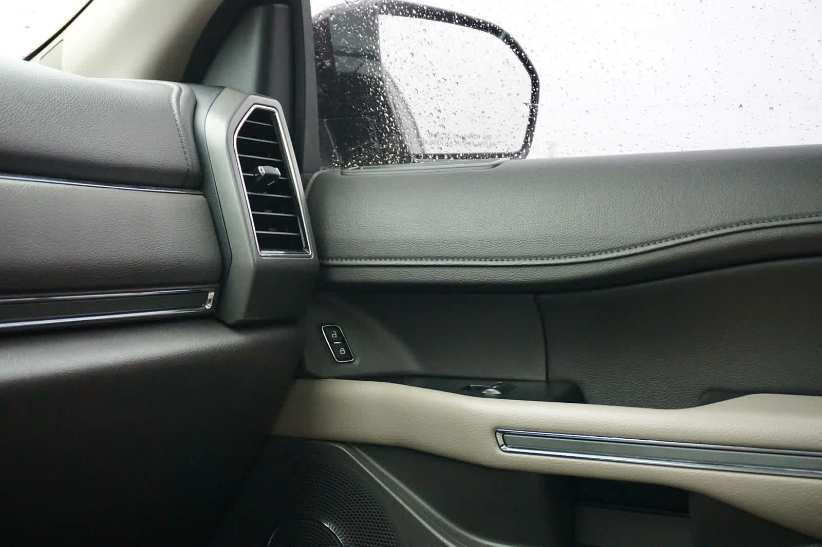 Used 2021 Ford Expedition XLT AWD/4WD image 30