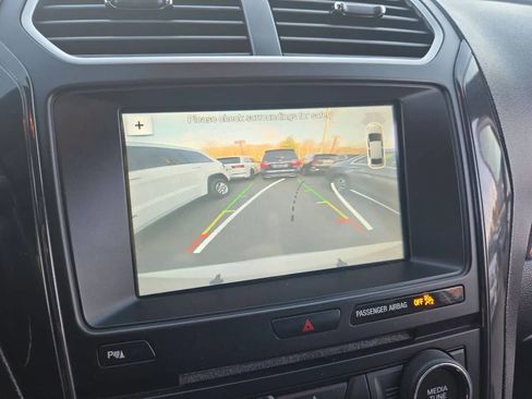 Used 2017 Ford Explorer XLT w/ Equipment Group 202A image 15