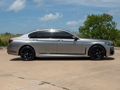 Used 2021 BMW 740i w/ M Sport Package RWD image 3
