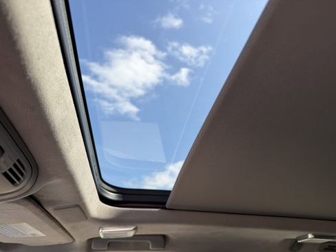 Used 2021 Cadillac Escalade ESV Sport Platinum image 23