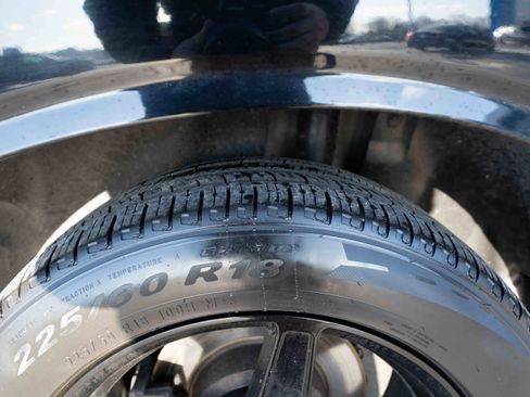 Used 2015 Dodge Challenger SXT image 28