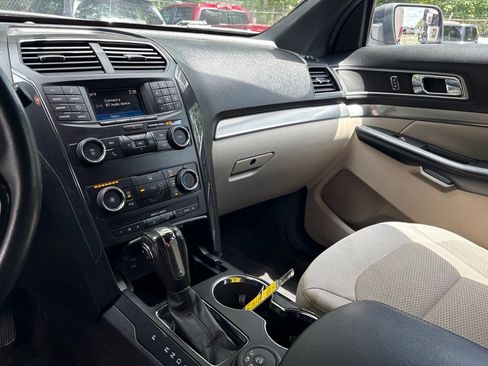 Used 2018 Ford Explorer XLT AWD/4WD image 19