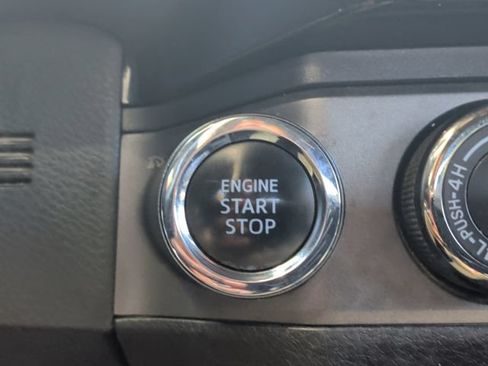 Used 2018 Toyota Tacoma TRD Off-Road AWD/4WD image 21