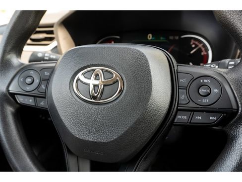 Used 2025 Toyota RAV4 XLE AWD/4WD image 29
