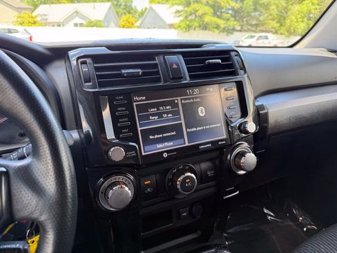 Used 2020 Toyota 4Runner TRD Off-Road AWD/4WD image 17