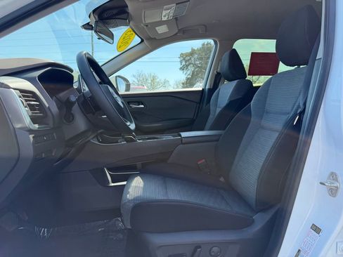 Used 2023 Nissan Rogue SV image 12