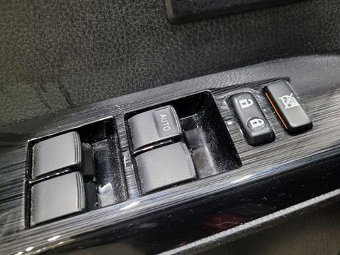 Used 2018 Toyota RAV4 Limited w/ Advanced Technology Package AWD/4WD image 27