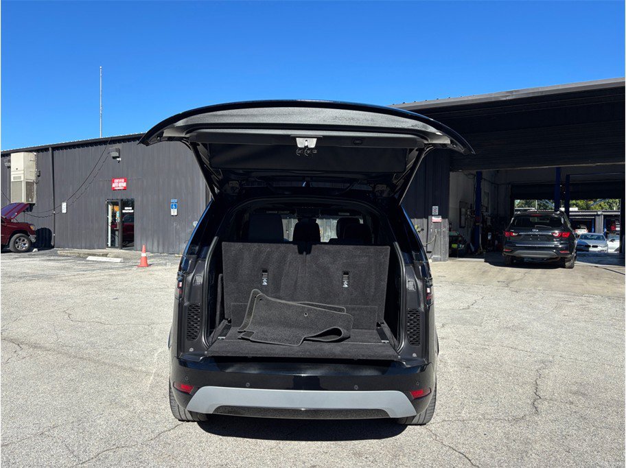 Used 2023 Land Rover Discovery Metropolitan Edition AWD/4WD image 52