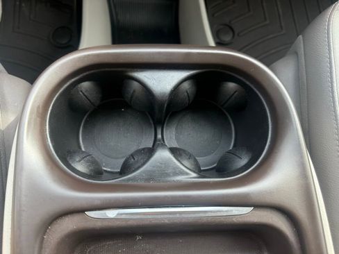 Used 2018 Chrysler Pacifica Touring-L image 26