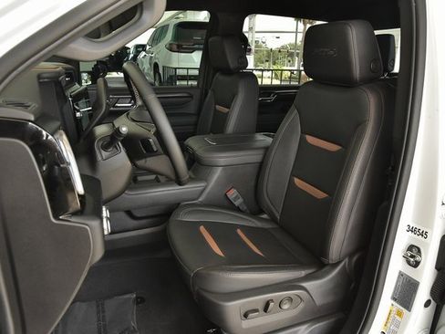 Used 2024 GMC Sierra 2500 AT4 image 30