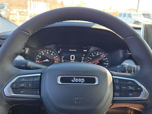 Used 2025 Jeep Compass Limited AWD/4WD image 34