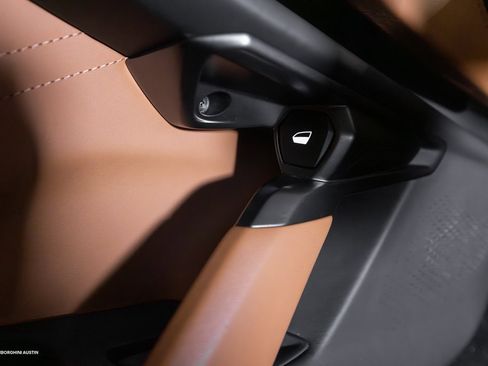 Used 2024 Lamborghini Revuelto image 21