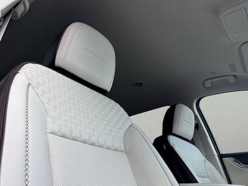 Used 2025 GMC Acadia Denali w/ Super Cruise Package image 22