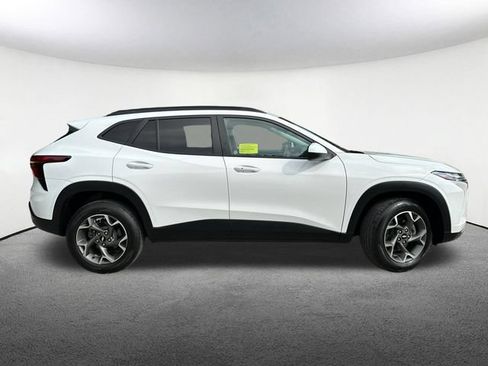 Certified 2024 Chevrolet Trax LT w/ Sunroof Package FWD image 15