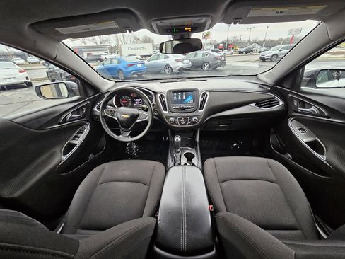Used 2018 Chevrolet Malibu LT image 32