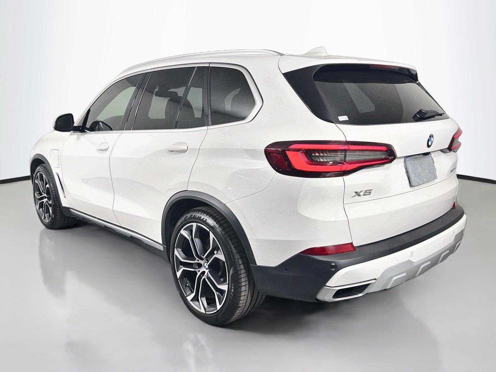 Used 2021 BMW X5 xDrive45e w/ Parking Assistance Package AWD/4WD image 8