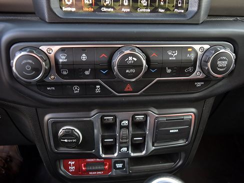 Used 2018 Jeep Wrangler Unlimited Rubicon w/ Dual Top Group image 19