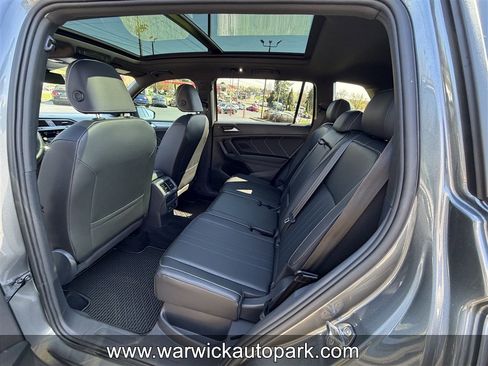 Used 2022 Volkswagen Tiguan SE R-Line image 9