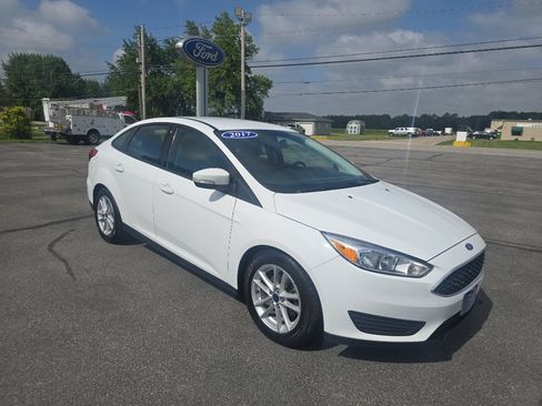 Used 2017 Ford Focus SE w/ Cold Weather Package FWD image 20