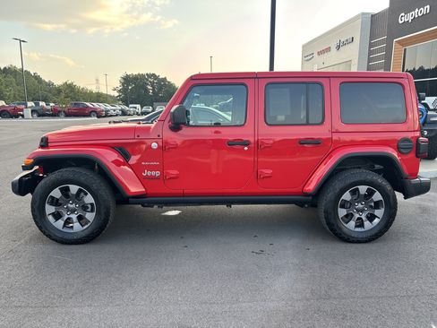 Used 2018 Jeep Wrangler Unlimited Sahara AWD/4WD image 2