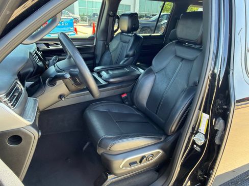 Used 2024 Jeep Wagoneer Series II w/ Flexible Seating Group AWD/4WD image 14