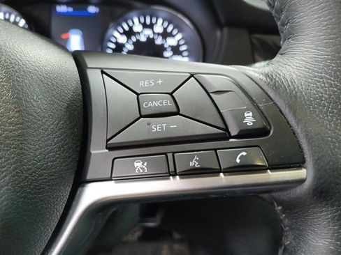 Used 2018 Nissan Rogue SL image 22