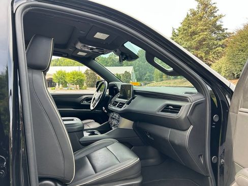 Used 2024 GMC Yukon XL SLT w/ SLT Premium Package RWD image 42