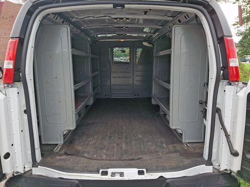 Used 2022 Chevrolet Express 2500 w/ Driver Convenience Package RWD image 29