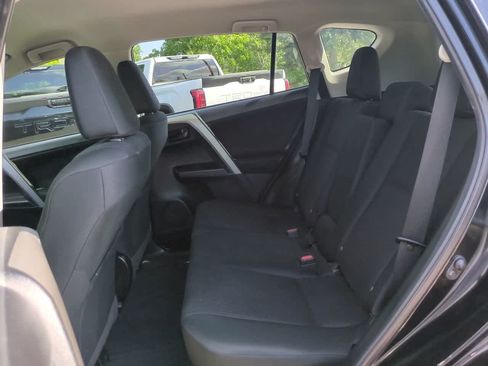 Used 2018 Toyota RAV4 LE FWD image 13