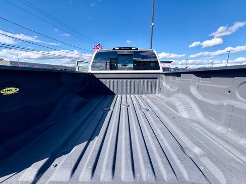 Used 2018 Nissan Titan SV AWD/4WD image 27